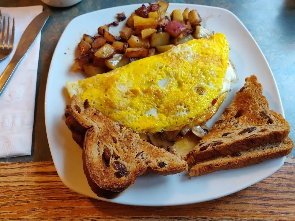 Omelette Homefries Toast